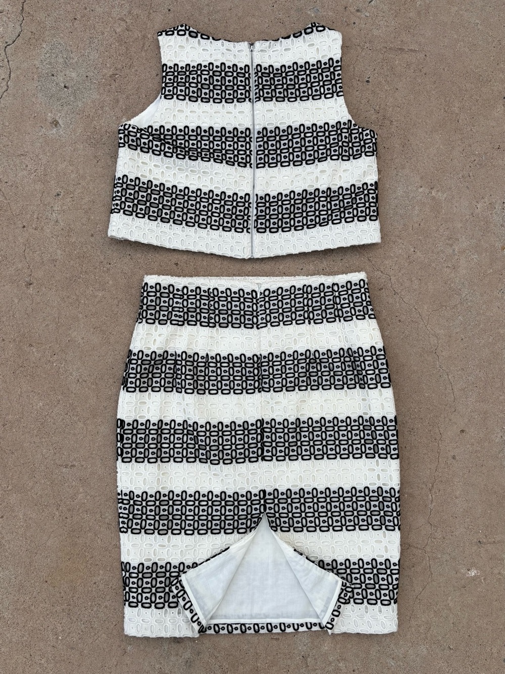 Antonio Melani Embroidered Eyelet Black and White Geometric 2-Piece Set Size 12 - Picture 4 of 7